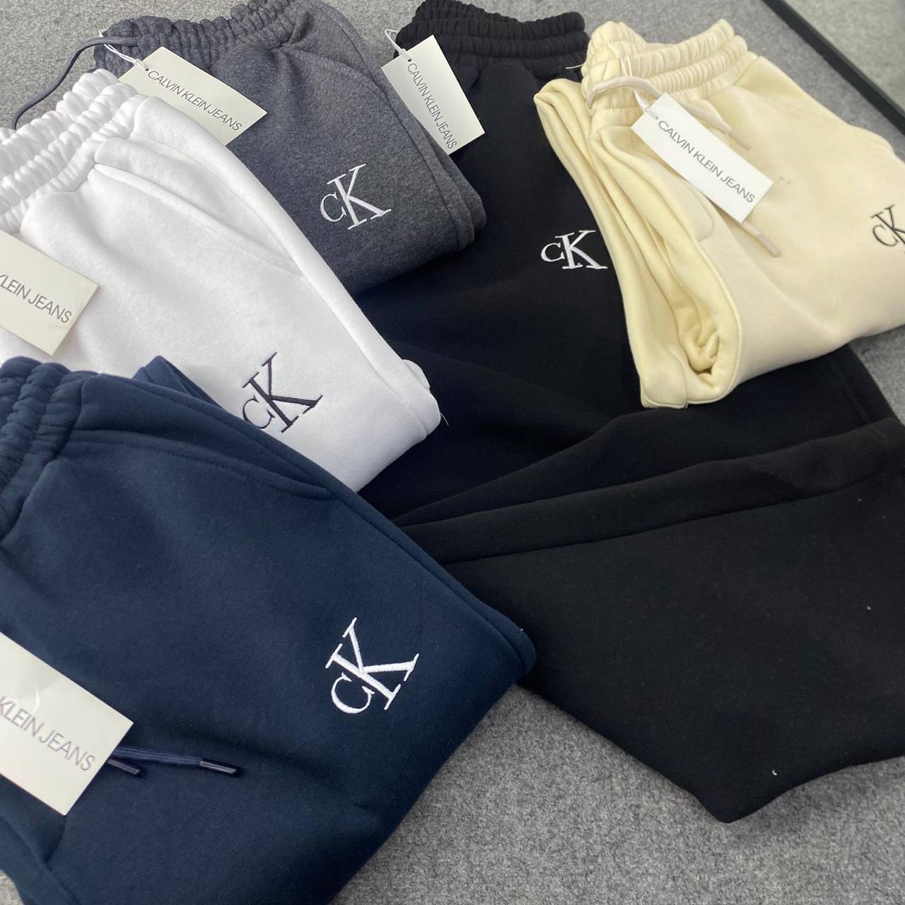 CALVİN KLEİN EŞOFMAN ALTI YENİ SEZON