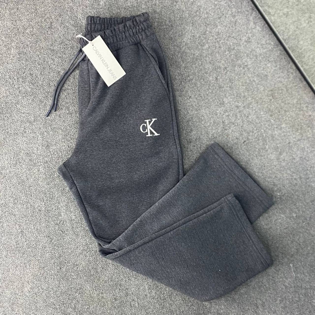 CALVİN KLEİN EŞOFMAN ALTI YENİ SEZON